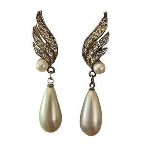 Vintage elegant simulated pearl teardrop and rhinestone bridal earrings / EUC